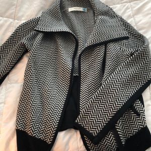 Black and white zigzag zip up sweater